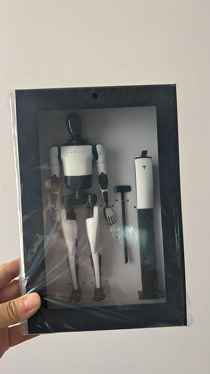 收到个特斯拉的礼品🎁这个机器人摆件还挺有意思🤔评论区抽了  抽奖详情