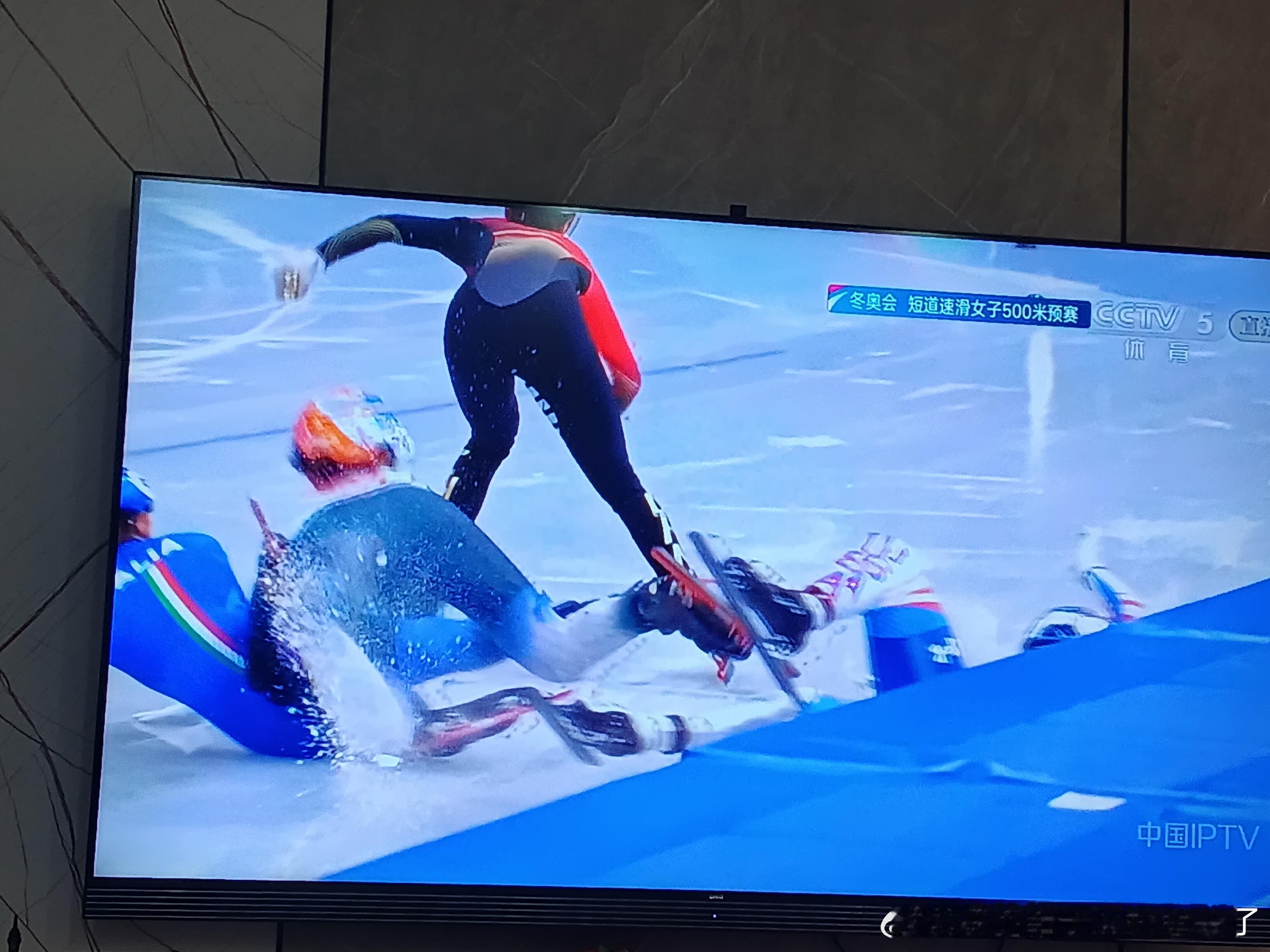 武大靖称短道预赛梦回索契 王欣然500米预赛稳拿小组第一，同组对手接连摔倒，武大