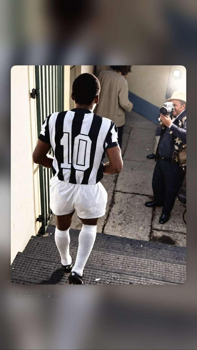 neymar[超话] 快拍更新转发桑托斯致敬贝利内马尔 ​​​