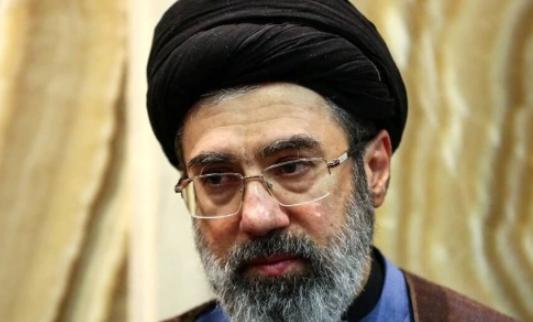 路透社突然曝出惊天内幕！伊朗新任最高领袖穆杰塔巴・哈梅内伊，不仅脸部在袭击中严重