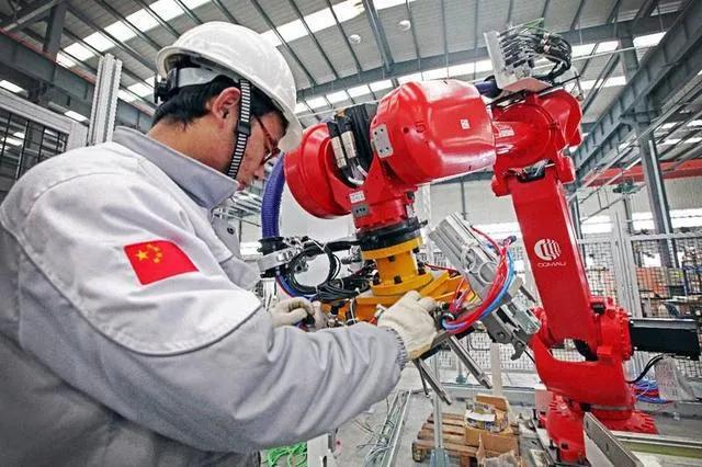 英国《经济学人》指责中国不为“产能过剩”道歉，将正常经济竞争演变为道德审判。
 