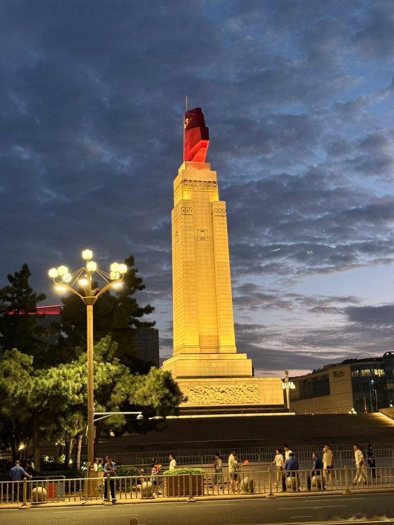 生活手记 八一建军节！来看升旗仪式。 南昌·八一广场