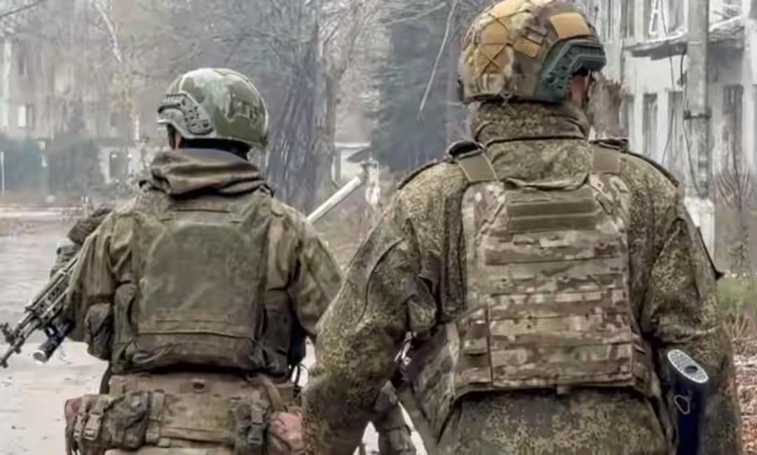 一名俄罗斯士兵在克里米亚开枪，造成1名战友和3名平民死亡。

英国媒体8月4日报