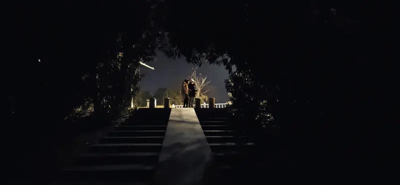 人生如登山，不在于瞬间的冲刺，而在于每一步的坚持与方向。就像成长中与父母的相处。