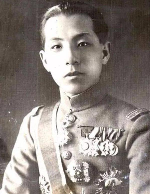 1929年1月5日，杨宇霆给父亲大办寿辰。张学良拜寿时，副官大喊：“总司令到！”