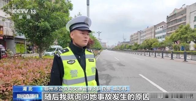 湖北鄂州，女大学生小王和小李一块打暑假工，小王每天无偿骑电动车搭载小李上下班，晚