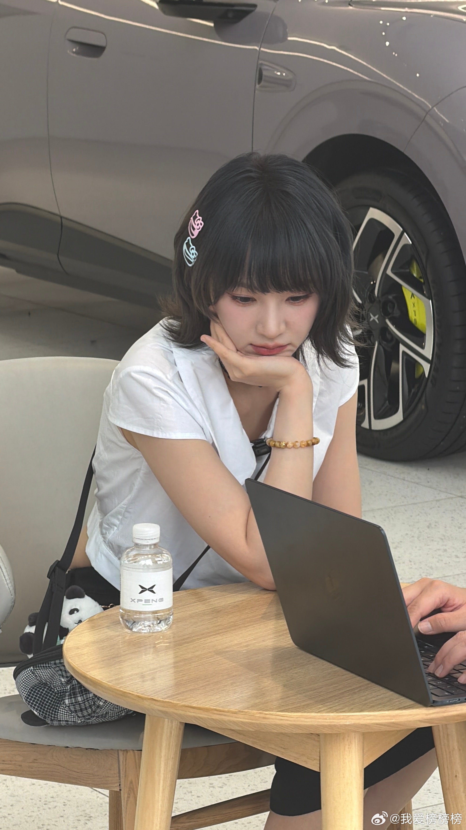 黄灿灿买小鹏MONAL03也要等3个月 黄灿灿后排即兴跳手势舞太可爱了！小鹏MO