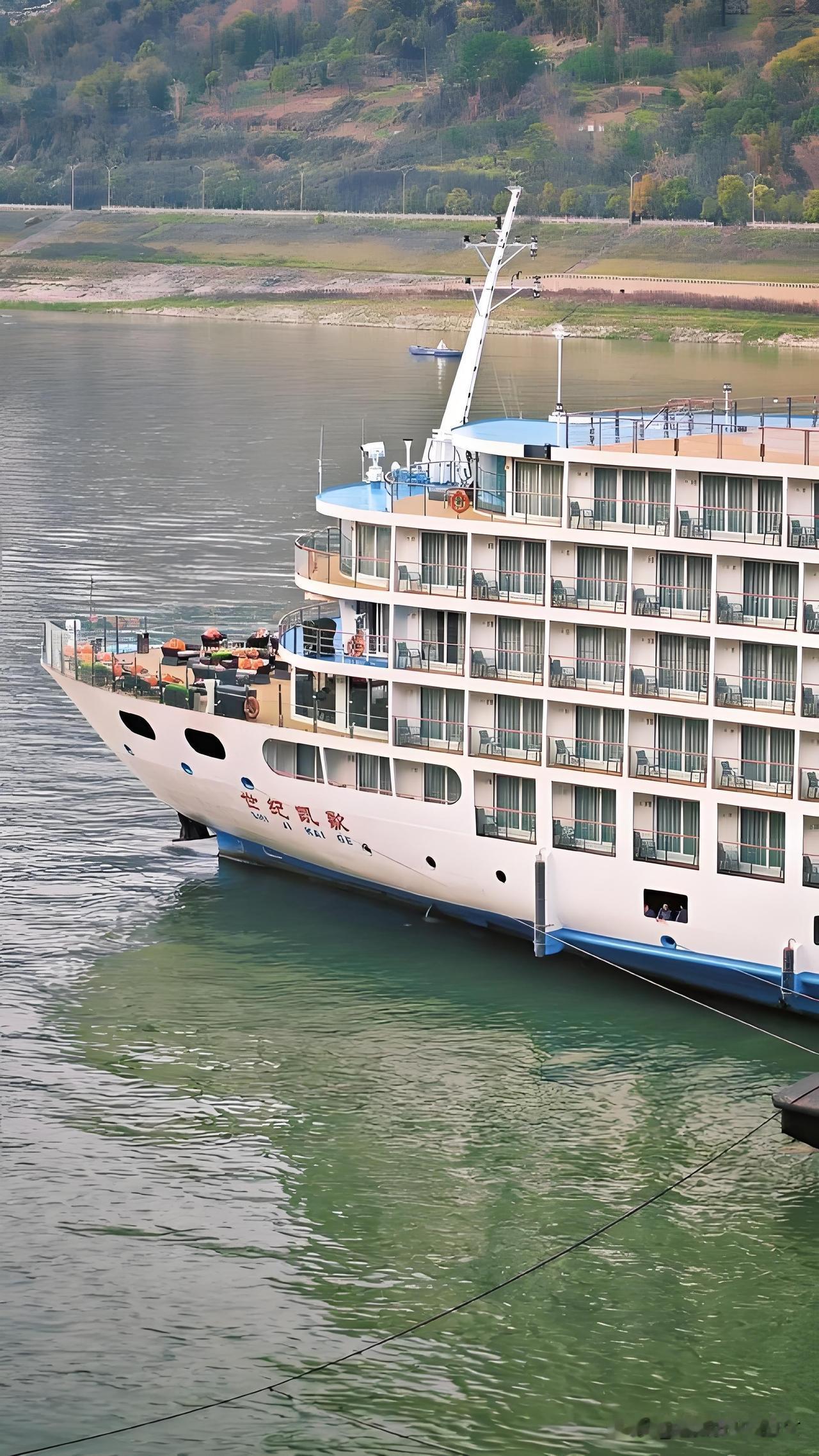 美国又一次抢劫了！   12月20日凌晨，美国在国际水域上扣押了挂着巴拿马旗的“