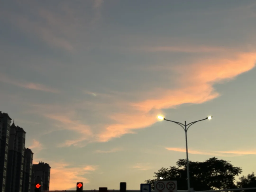 天空是彩色的