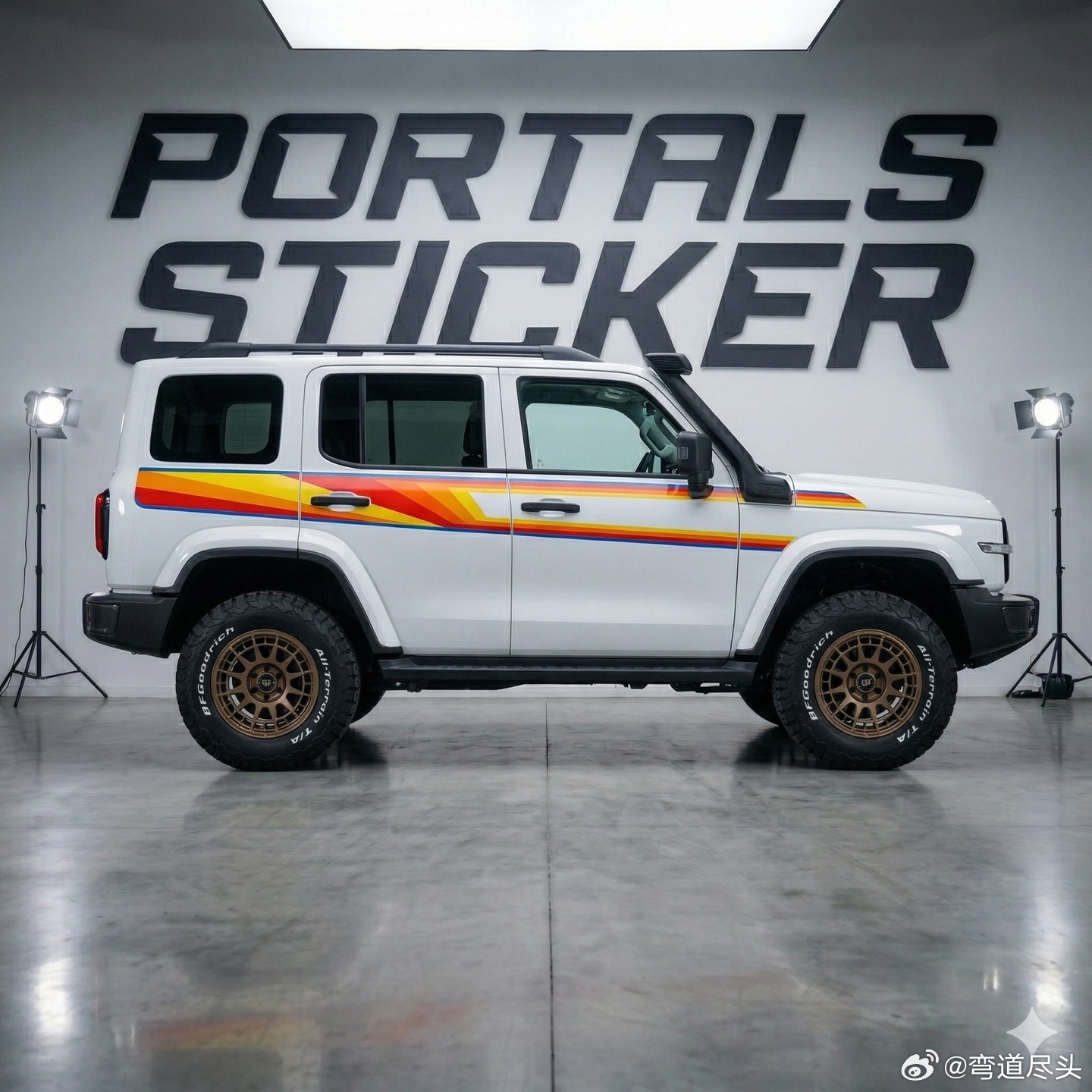 越野车  长城坦克300气场再升级，更显凶悍！这款定制拉花贴纸专为凸显硬朗方正车