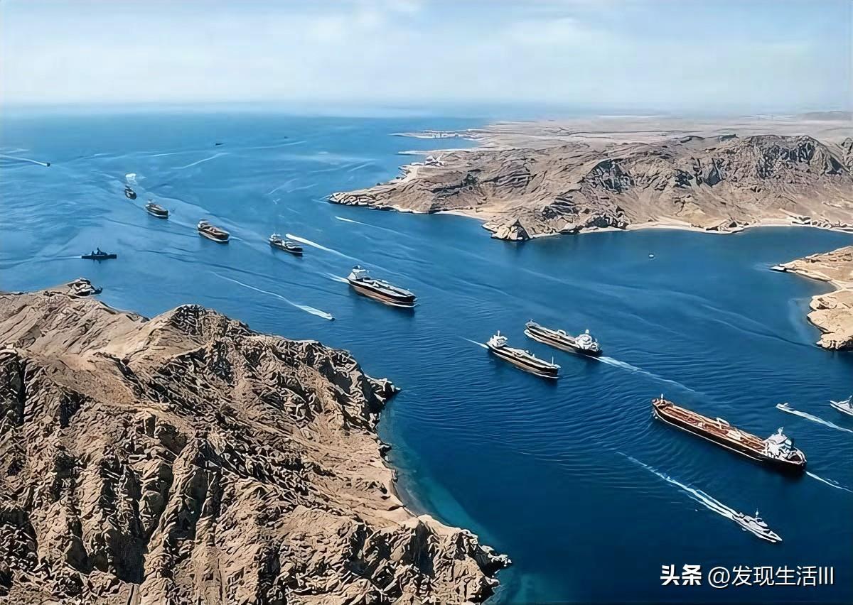 据传一艘与日本有关联的商船，悬挂中国国旗，通过被伊朗封锁的霍尔木兹海峡，伊朗封锁