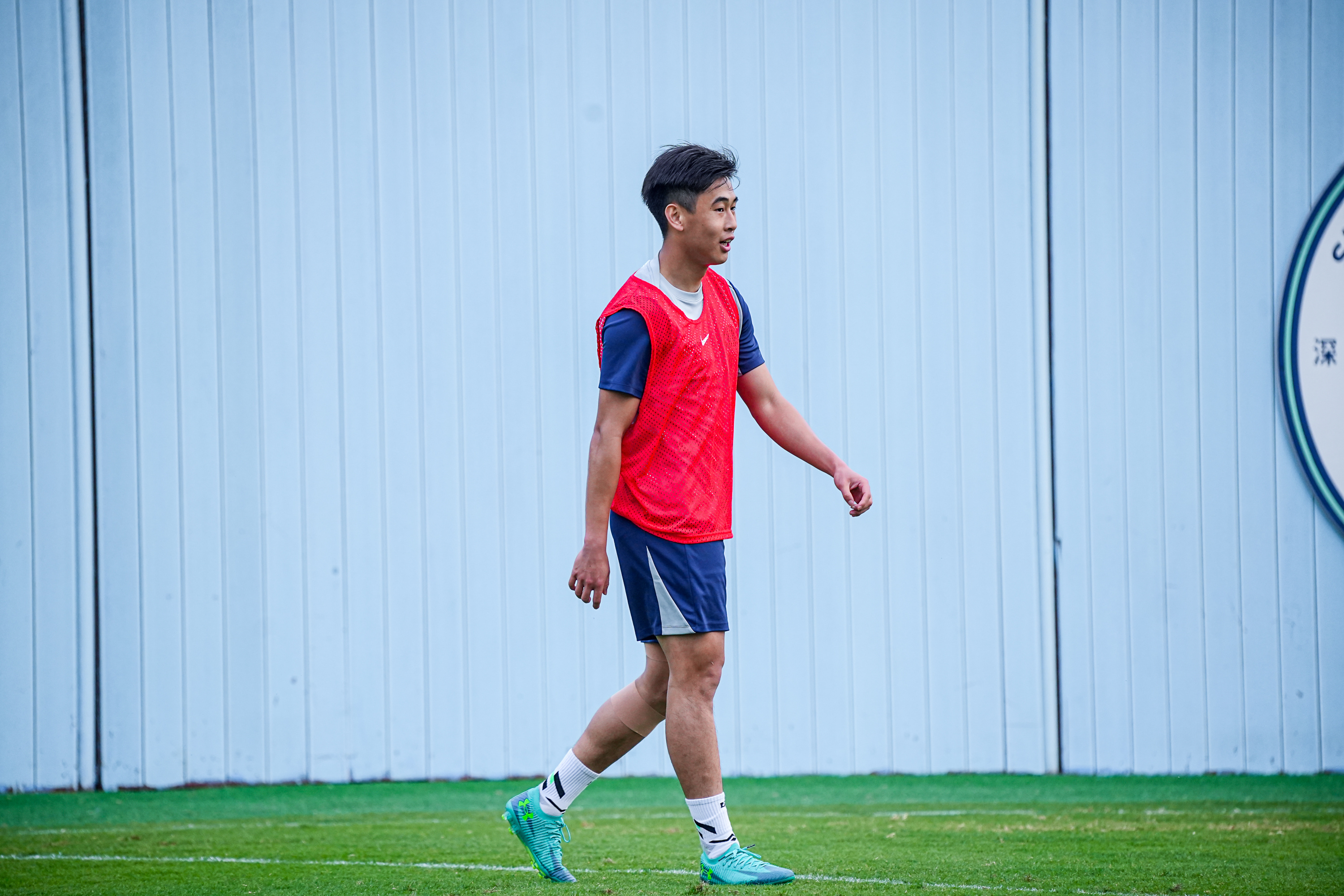 今日份训练📸汗水落在草皮上深圳新鹏城 新鹏城的2026