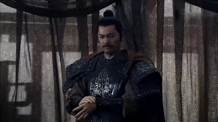 吕后和仆人审食其私通，却被汉惠帝给发现。汉惠帝勃然大怒，下令将审食其关进大牢，准