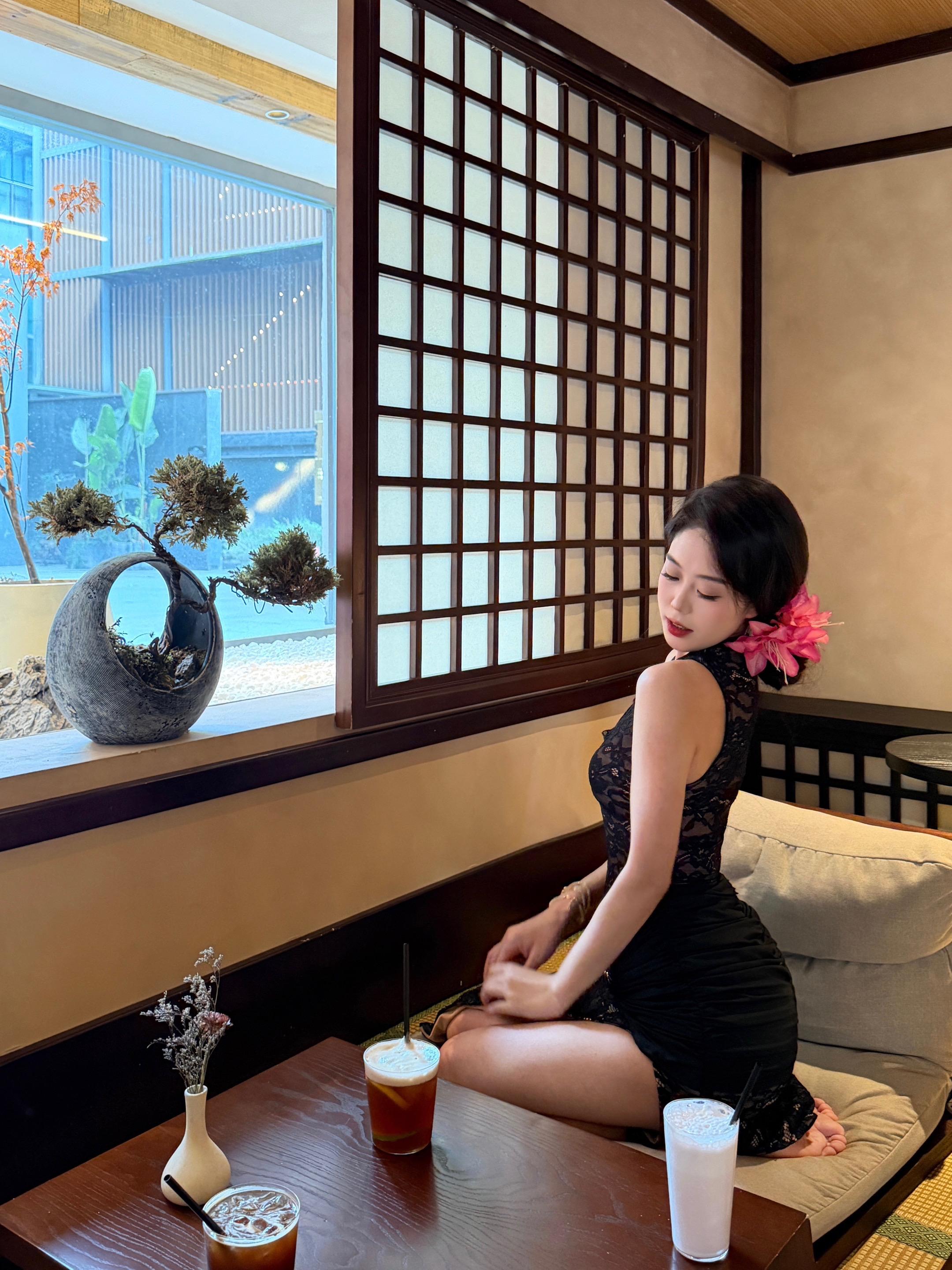 如果你看向我，我会温柔的消融，像火山中的雪