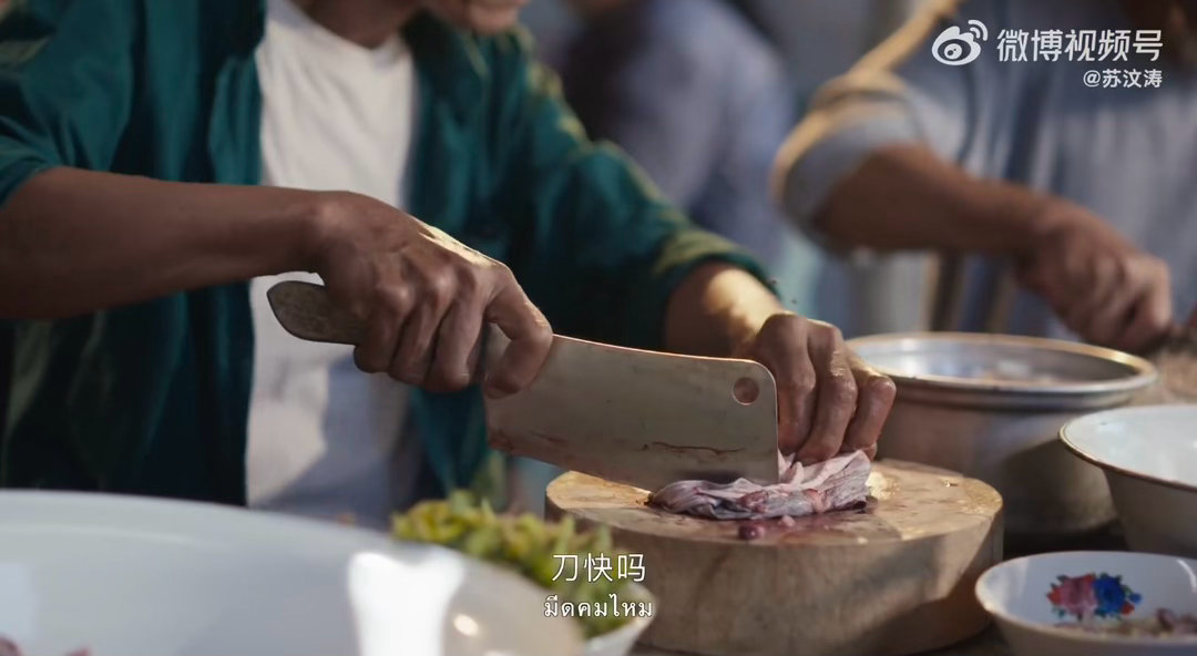 一道菜藏着泰国版耙耳朵哲学 去北碧府，一定要点一盘“炒酒鬼”——罗勒的香气能瞬间