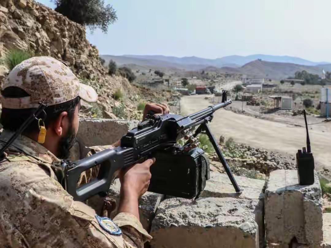 2大邻国全面开打，边境激烈开火，大批战斗机进入首都上空