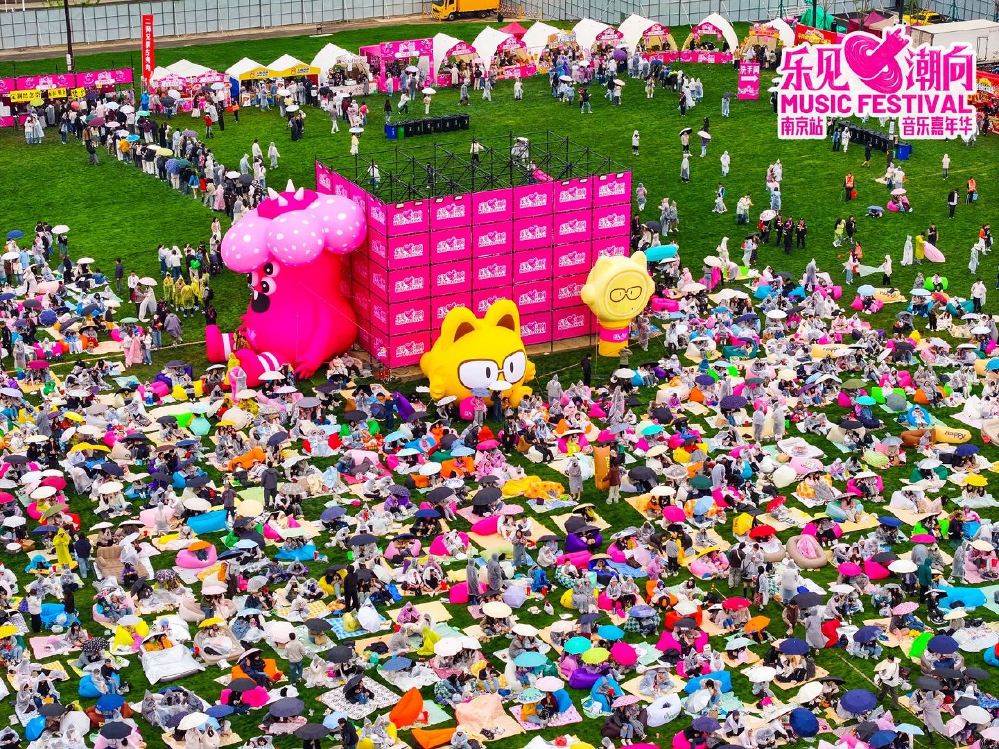 看完音乐节确诊CLIC快门型人格 ATMer的钱全送给音乐节了全程举手机不停抓拍