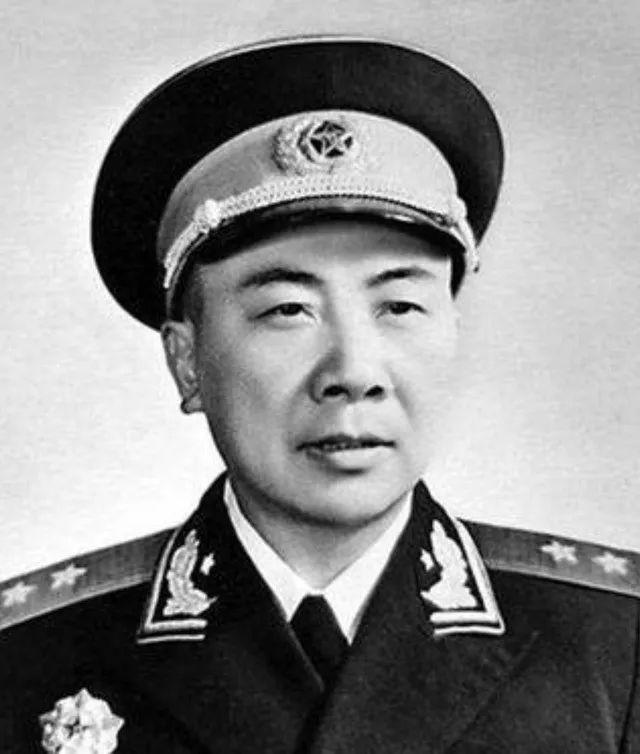 1984年，退休的曾将军来到大连一处水库钓鱼，就在垂钓时，水库的负责人走了过来，