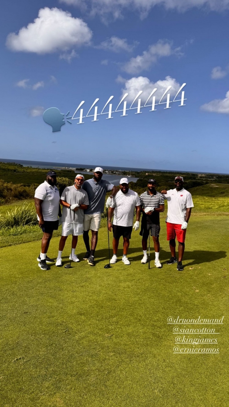詹姆斯儿时好友晒照，跟老詹这群兄弟们打高尔夫去了🏌️‍♂️ ​​​