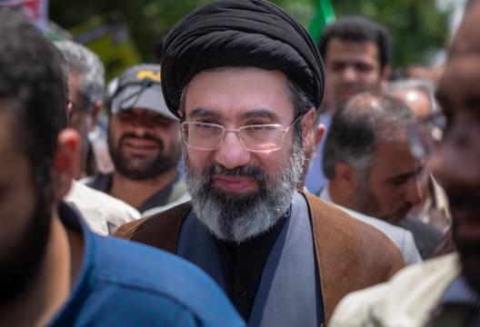 【伊朗国家电视台宣读了莫杰塔巴·哈梅内伊的声明】它宣布了管理霍尔木兹海峡的“新阶