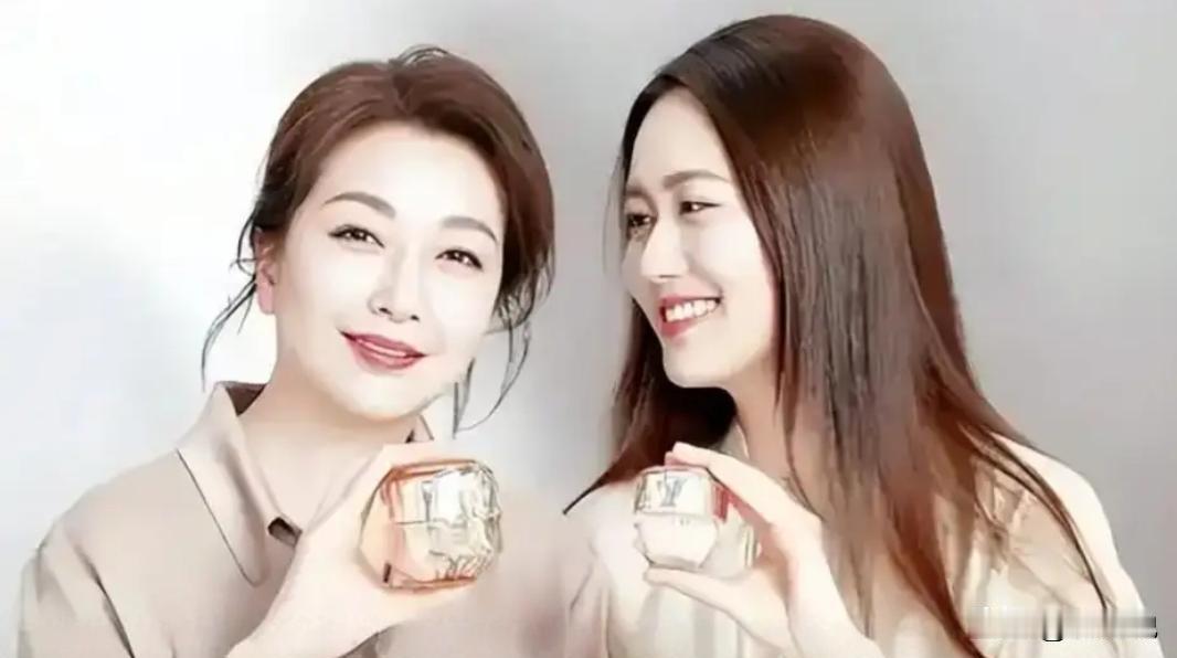 身家过亿的母亲，深夜在算时差。
不是算收益，是算女儿那边几点。
该不该打电话问一