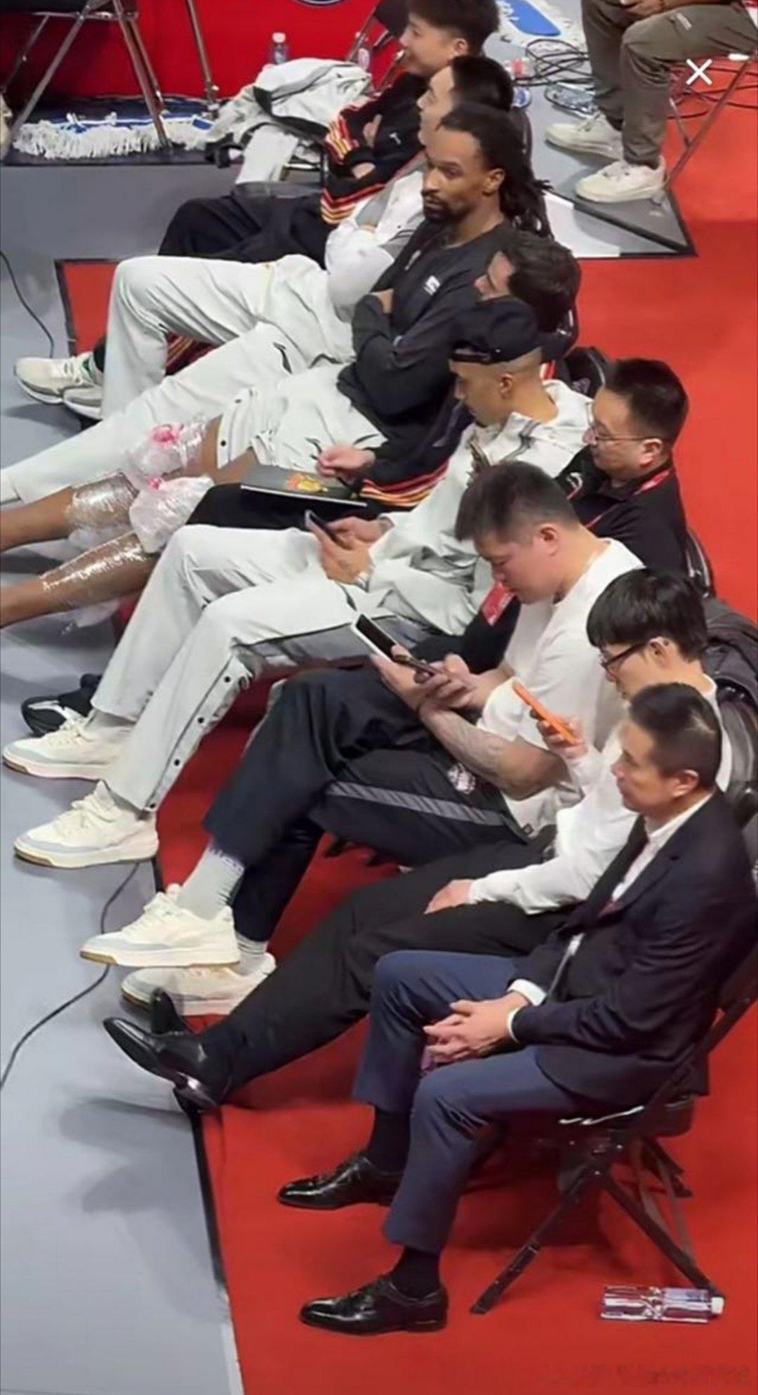 萨林杰还跟着看打潜力赛，净看我溢哥出洋相了