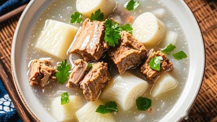 茨菰山药焖小排冬至之后，不少人干、虚、浊。直播间就有人问，能不能推荐一道暖心暖身