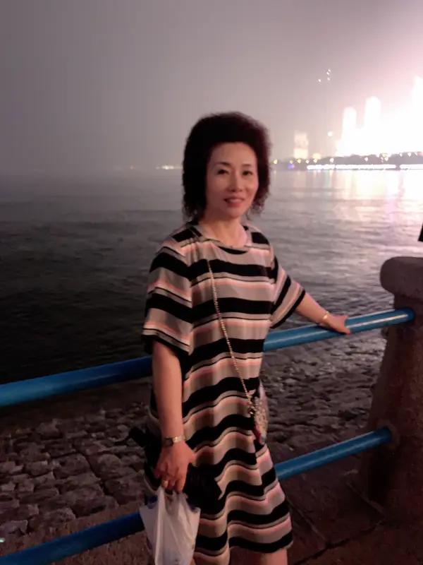致相伴半生的你——七十年代夫妻回忆录情书

亲爱的老婆：

一晃半生匆匆，我们携