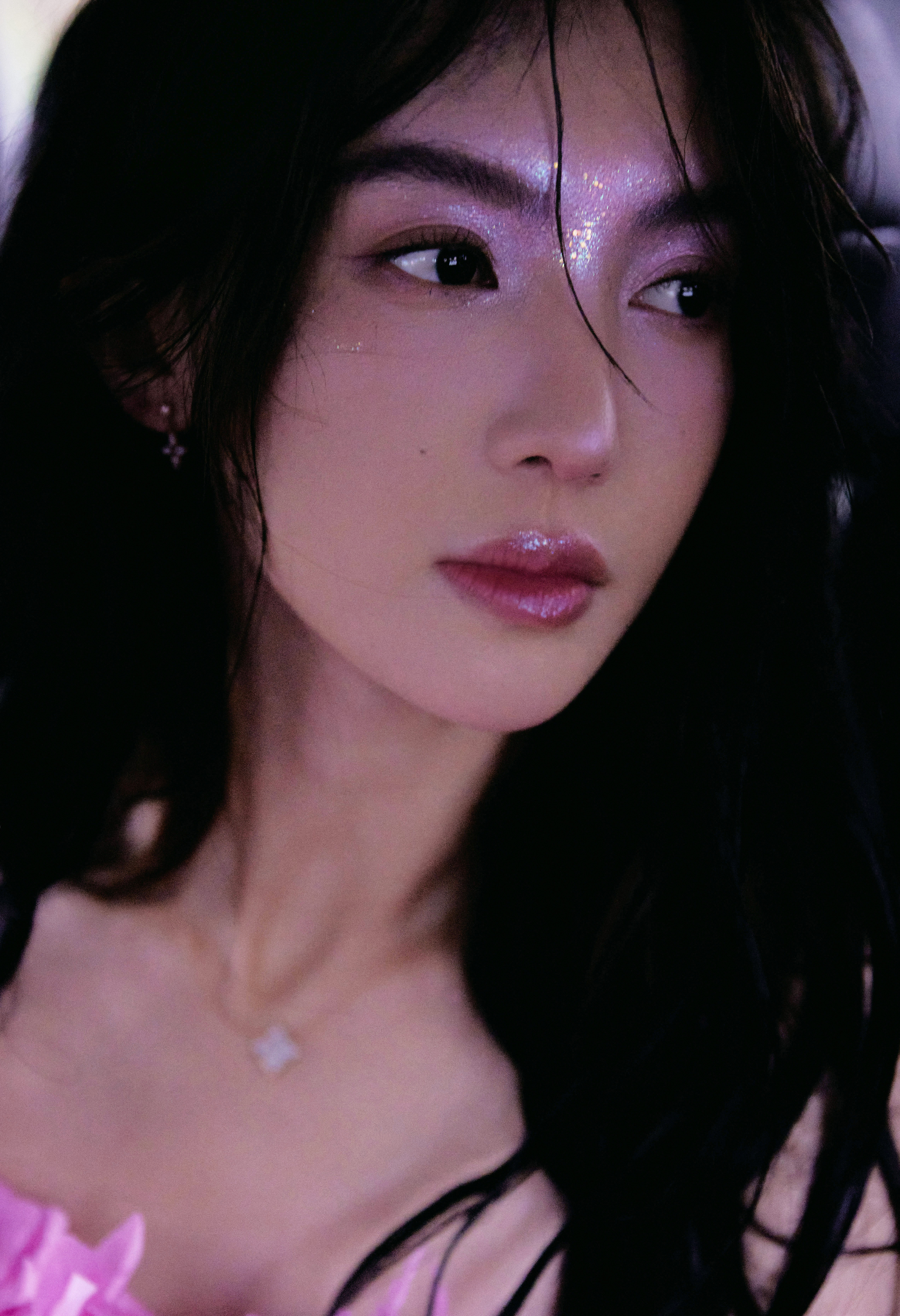 金晨   绵柔浪漫，无垠星空下自由漫步；繁花绚烂，薄纱轻盈尽显曼妙之姿✨#金晨湿