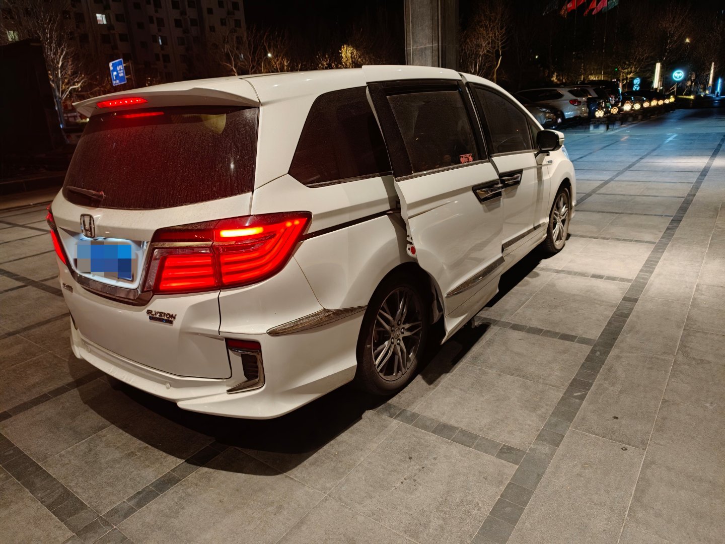 北京的滴滴轻享居然可以打到7座车，不容易 