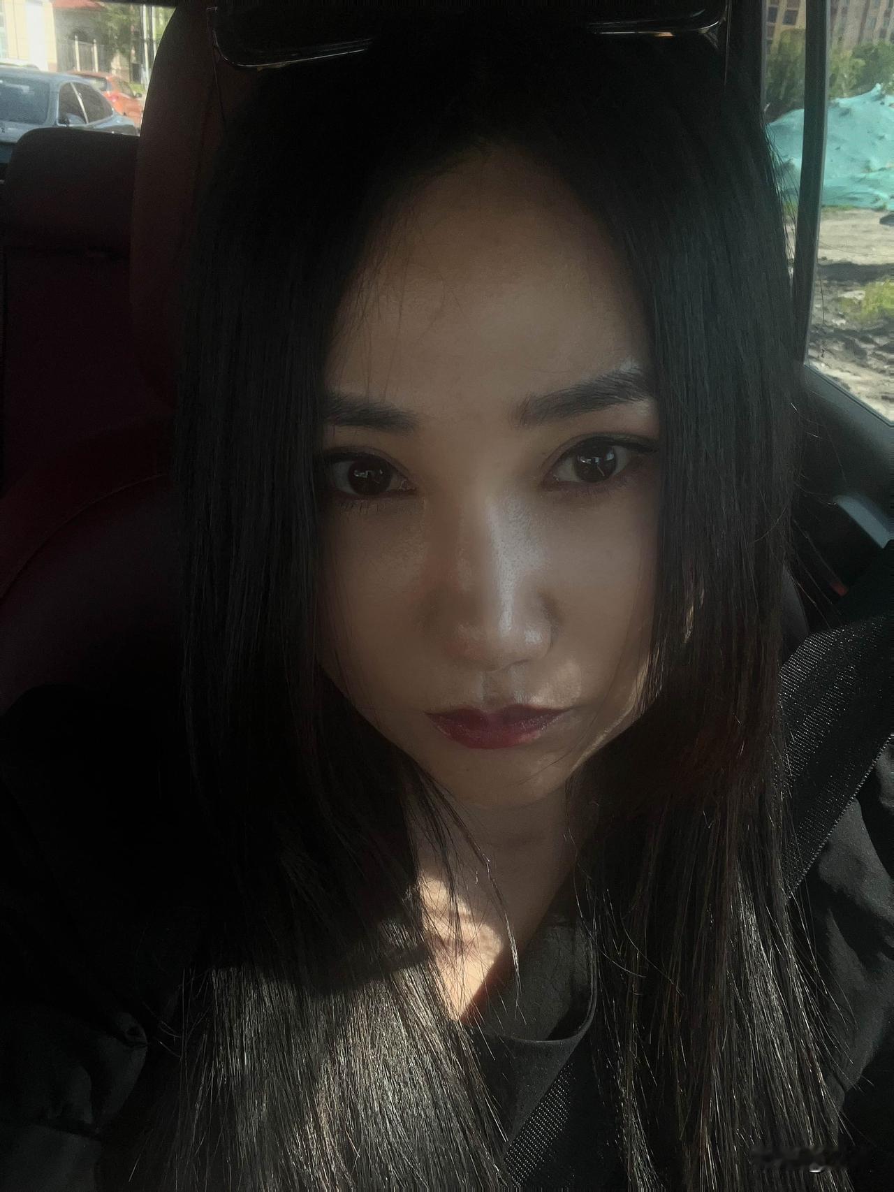减肥就是纯饿，这种说法不太科学。

硬饿三个月虽可能让体重下降，但会导致肌肉流失