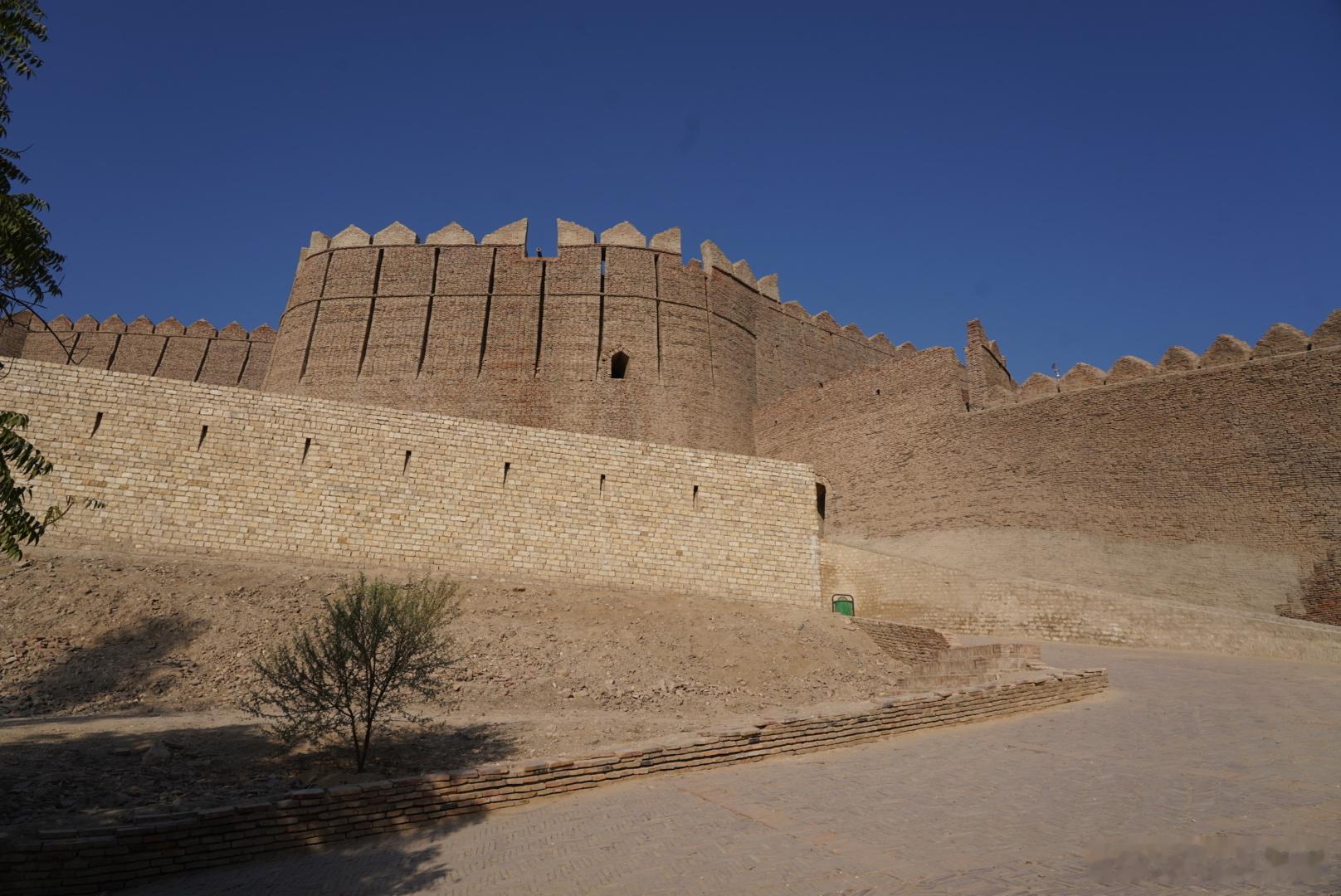 岽游记  科特迪吉堡正式名称为艾哈迈达巴德堡（Fort Ahmadabad），是