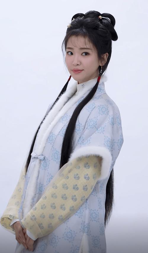 2026年1月5日，《玉茗茶骨》追剧团活动北京举办，娜扎与余茵现场还原剧中戴花环