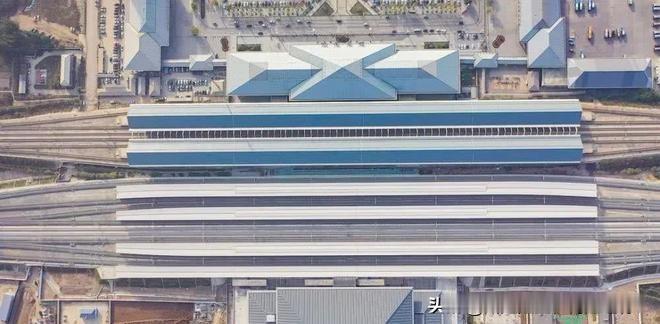 曲阜东站最大争议真相：并非不配套，而是新旧基建严重断层
 
全网都在吐槽曲阜东站