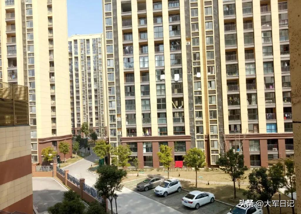 别再乱买房了！2026年最实在忠告：普通人守住这5条，不亏不被套！
 
最近天天