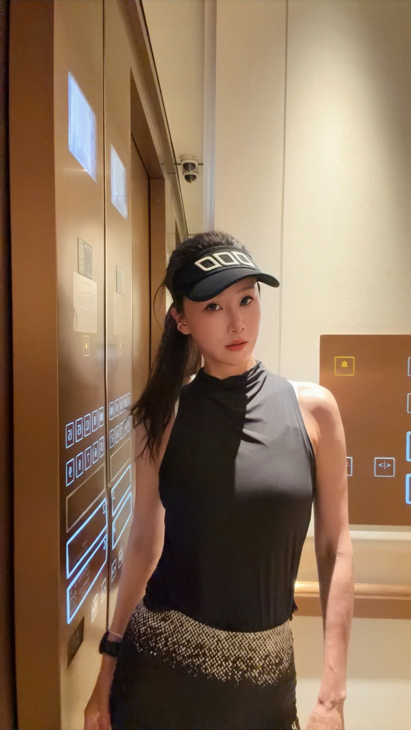 今日慢跑10km 天热汗多 无什可讲昂跑的裤子S确实大了只能买xs跑休的如今 每