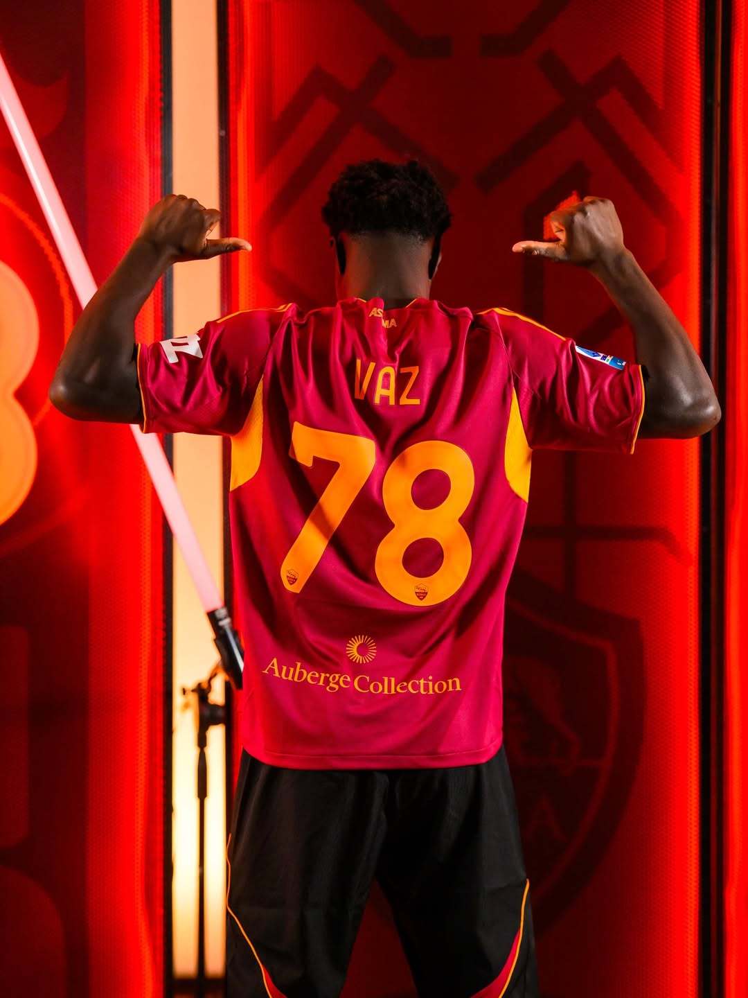 瓦兹选择78号是因为家乡，他出生在伊夫林省的芒特拉若利，这个省的编号就是78号。