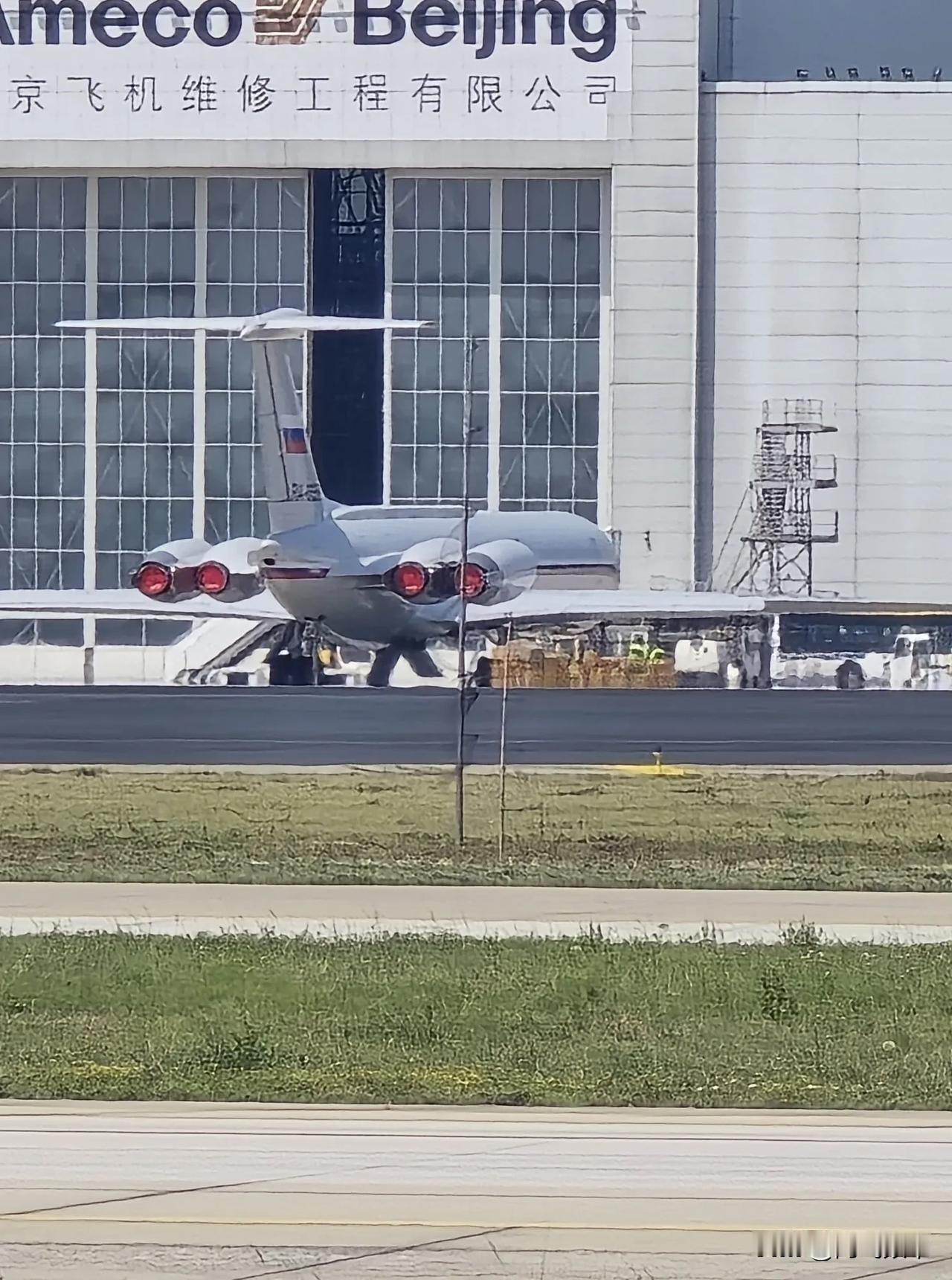 第一次见四个发动机的飞机
RA-86559 伊尔-62M（Ilyushin Il