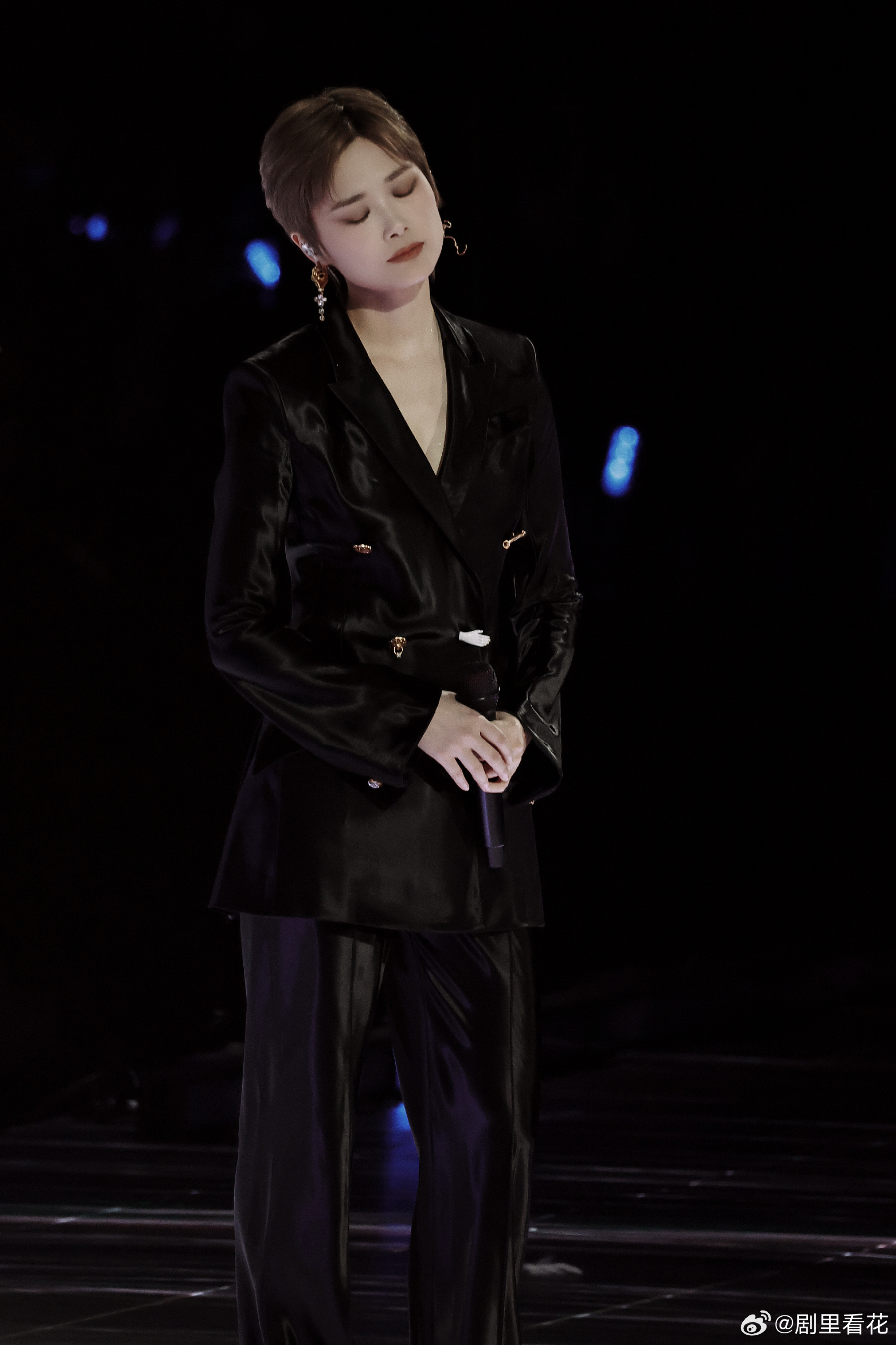 库克感谢艺术家李宇春 从舞台实力到国际认可，李宇春用作品说话。库克在活动现场大方