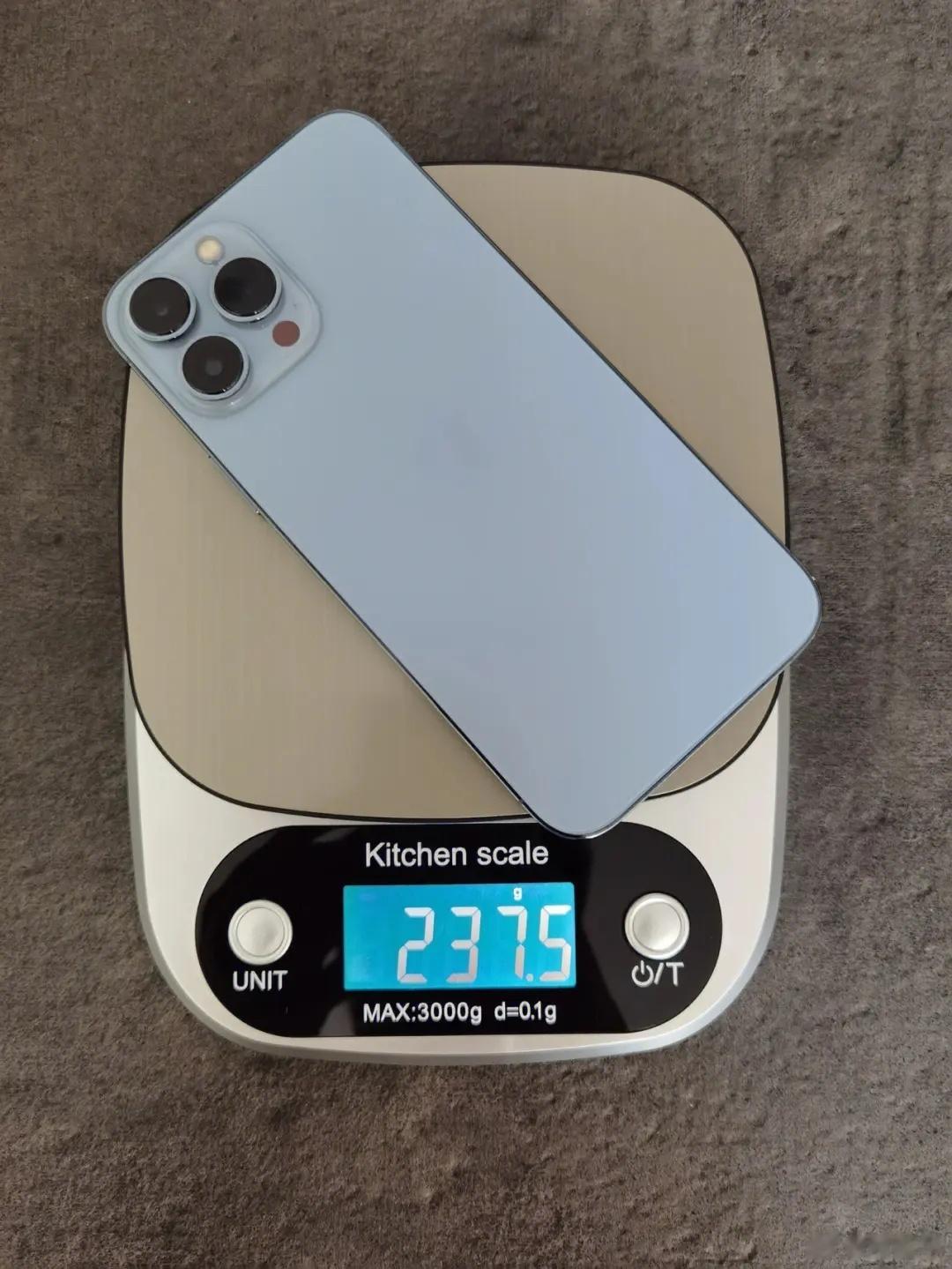 即将发布的一款手机，透露点参数吧，重量210g左右，5500mAh左右的大容量电