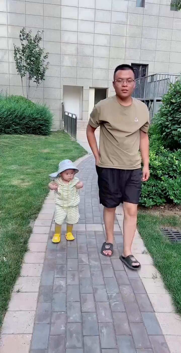 有人。