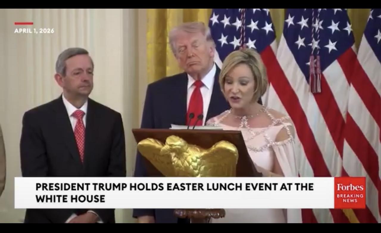 特朗普的精神宠儿、“成功福音派”牧师宝拉·怀特Paula White将特朗普比作