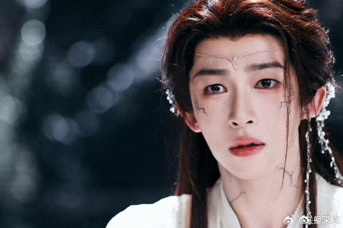 刘宇一滴泪镜头刘宇月鳞绮纪一滴泪 刘宇月鳞绮纪一滴泪，哭的好美啊 