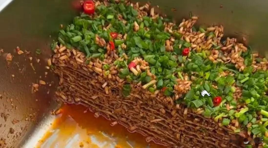 云贵川渝专属宝藏美食，凭独特风味圈粉当地人，到底是酸辣鲜香的特色小吃，还是暗藏玄