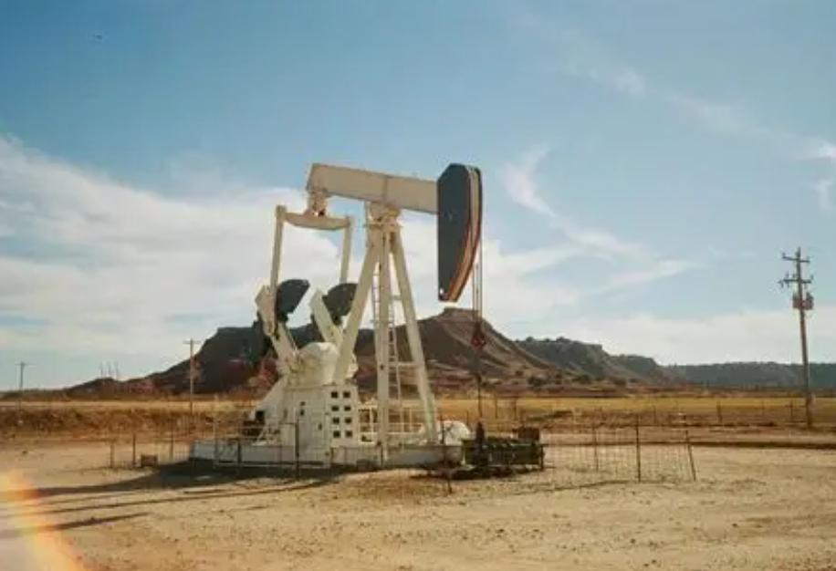 国际油价飙升至200美元/桶，会对全球经济产生什么影响？

石油这玩意儿，简直就