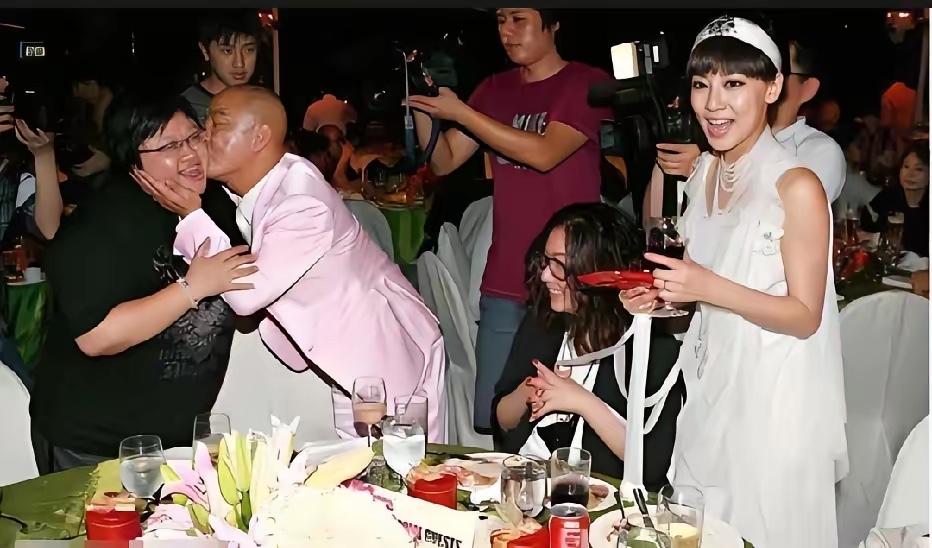 我敢打赌，能把这几位全部认出来的，绝对是他们的忠实粉丝，而且年纪至少在50岁以上
