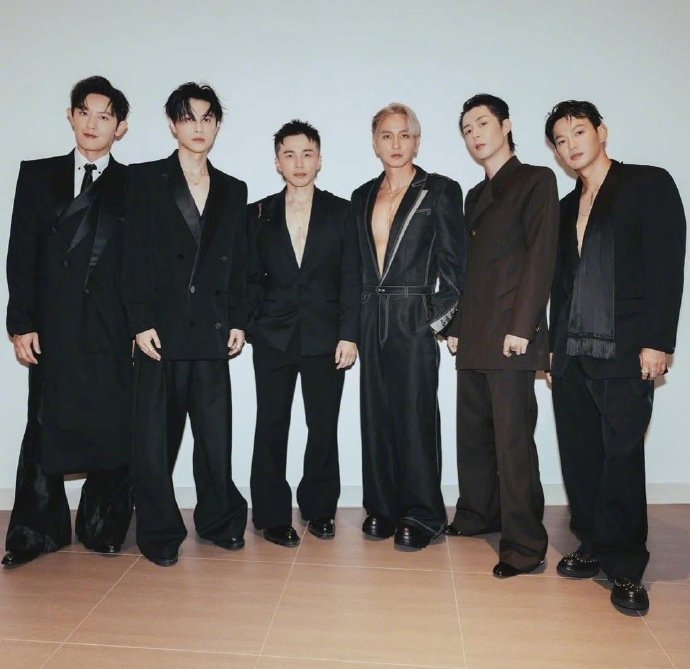 阿纬庆祝棒棒堂出道19周年 阿纬发文庆祝棒棒堂出道19周年，但应该是很难再看到六