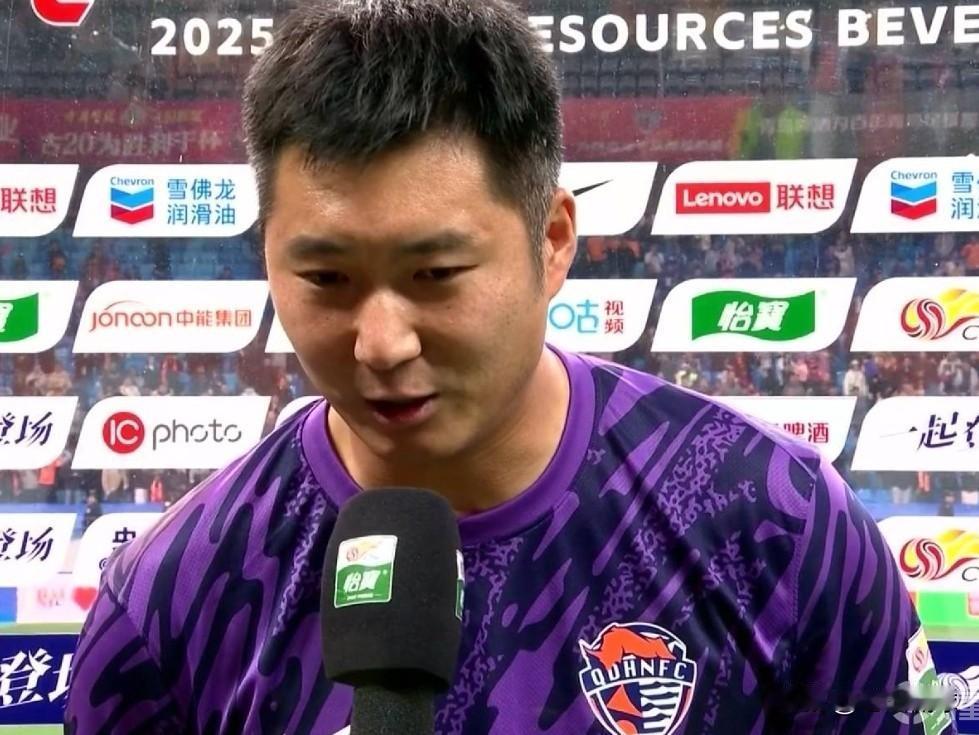 中超绯闻转会---韩镕泽…传闻本赛季从山东泰免签加盟青岛海牛的门将韩镕泽将加盟辽