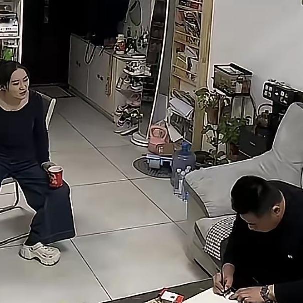 你能想象吗？一对夫妻，每月入不敷出，被房贷车贷压得喘不过气，最终吵到要离婚，这背