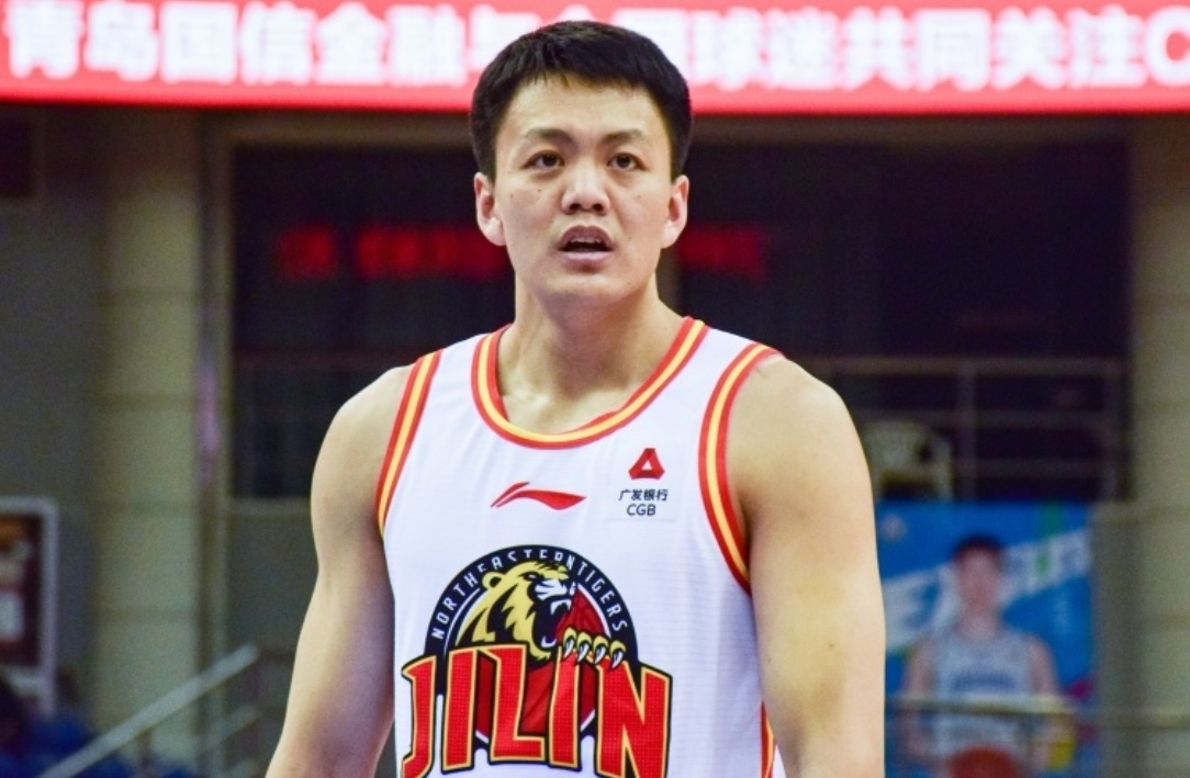 姜宇星换刘雁宇+赵率舟啊，对辽宁队来说肯定是赚了，对刘雁宇和赵率舟来说，在吉林队